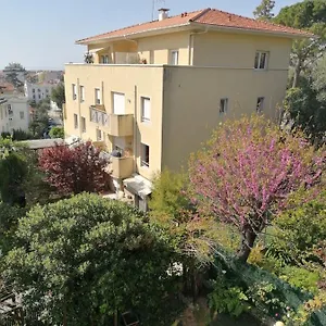 Appartement Soraya , Quiet Location With Big Garden Near And Old Town Of, Nice