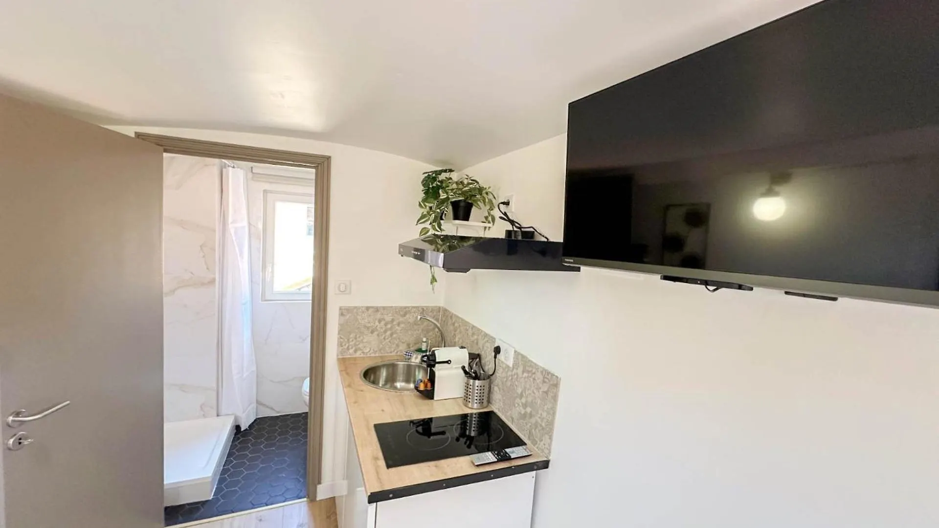 Hotel Les Orangers Nicea 0*,  Francja