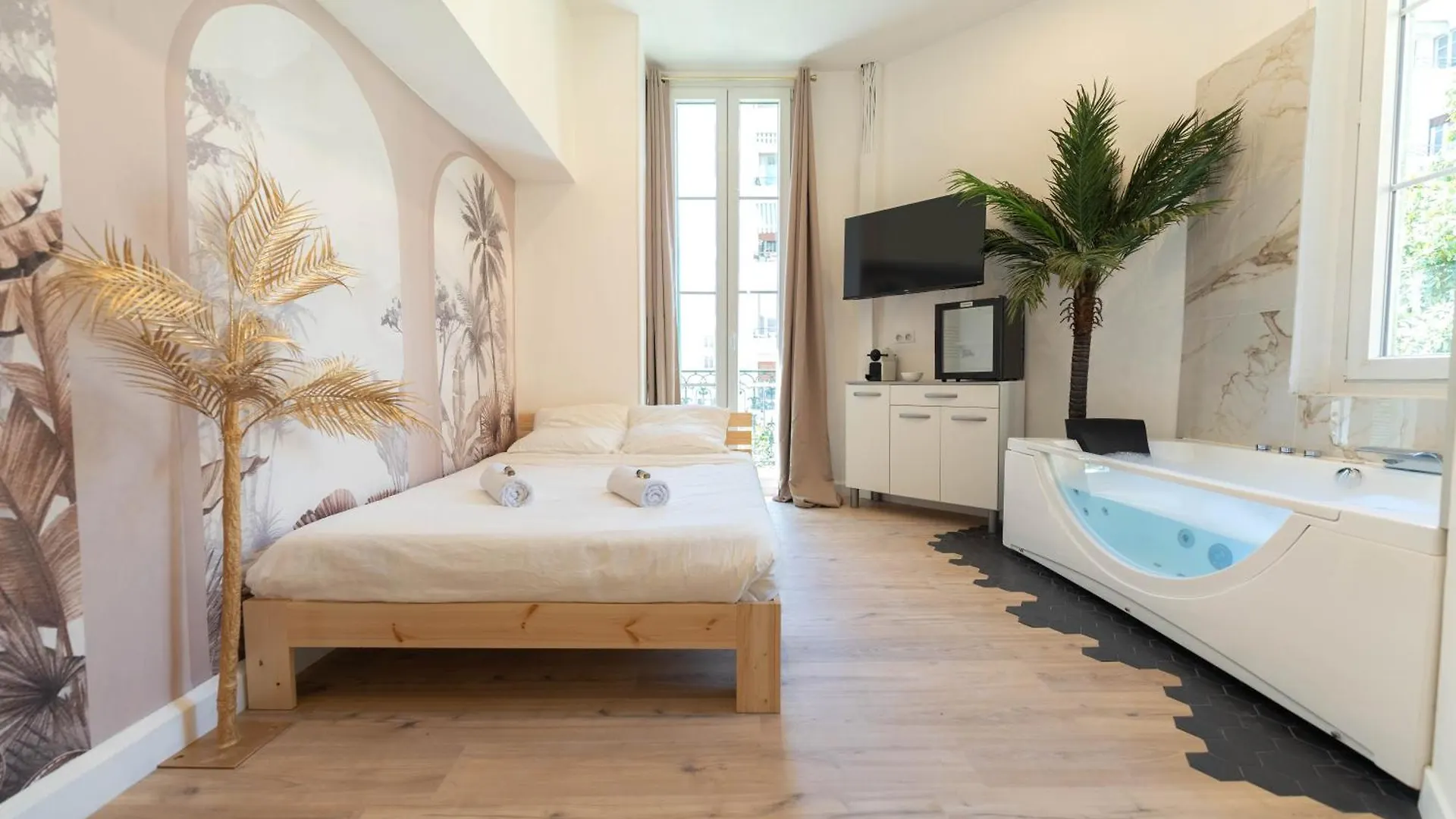 Hotel Les Orangers Nice 0*,  France